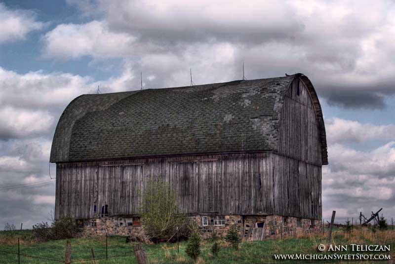 Awesome Old Barn Along Route
